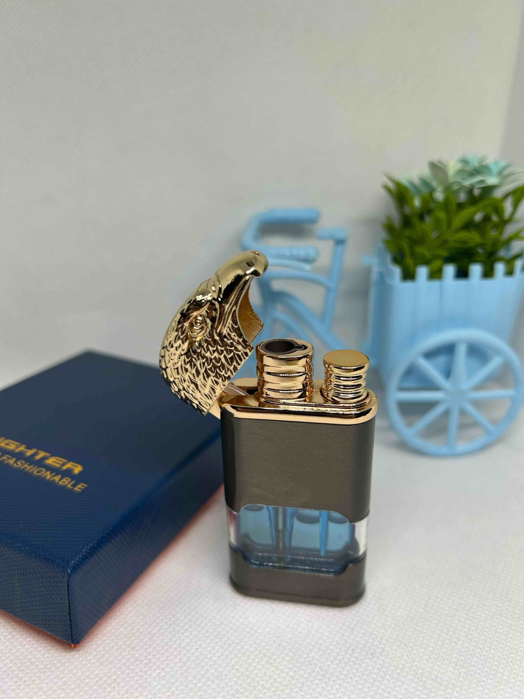 Lighter газовая зажигалка Golden Eagle Fire, пластик