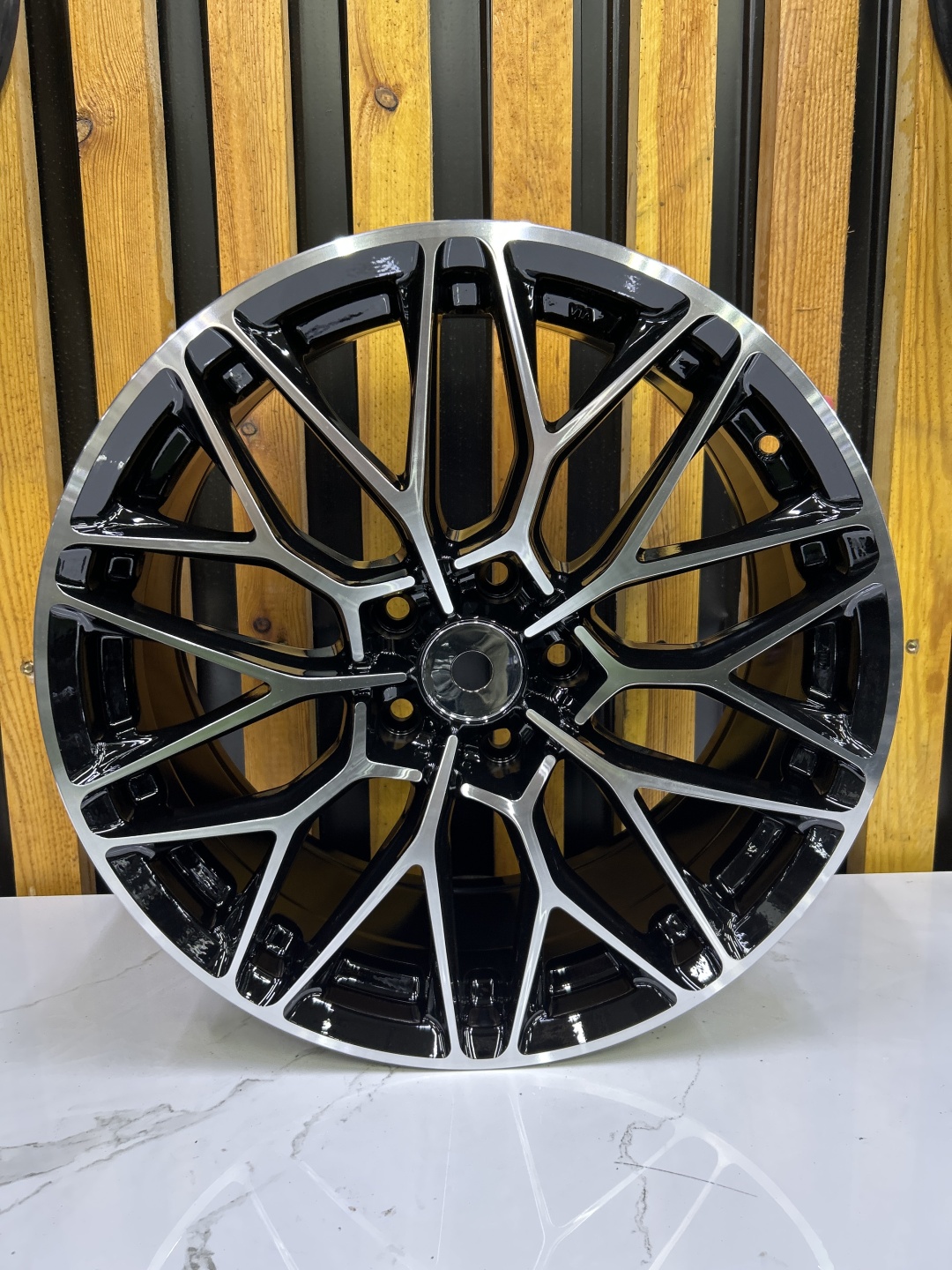 LKN Lkn050 8x18/5x114.3 D67.1 ET40 4 диска черный, серебристый