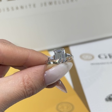 Кольцо Ipekyolu Jewellery 3 карат 242AY размер 16.5 вес 3 г серебро, муассанит