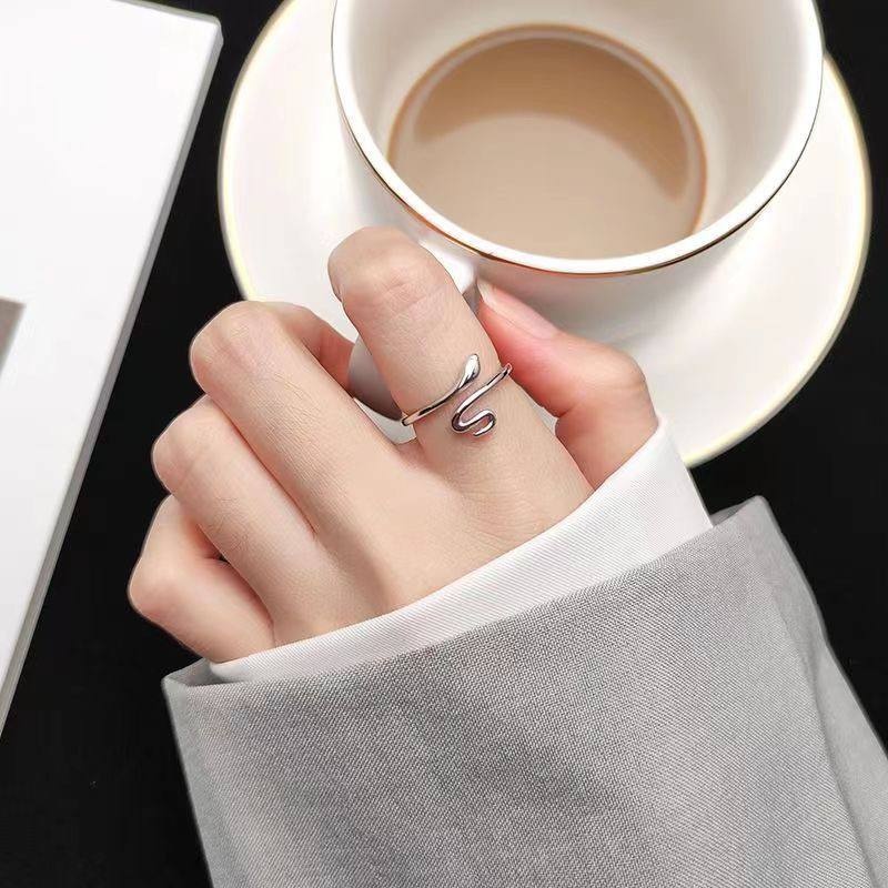 Кольцо Billiza Snake ring silver 01 размер регулируемый вольфрам, титан, без вставок