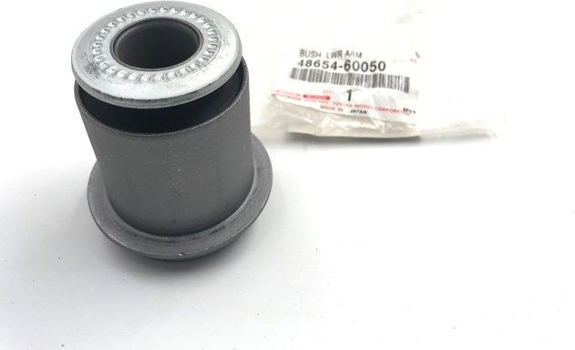 Toyota сайлентблок рычага подвески 4865460050