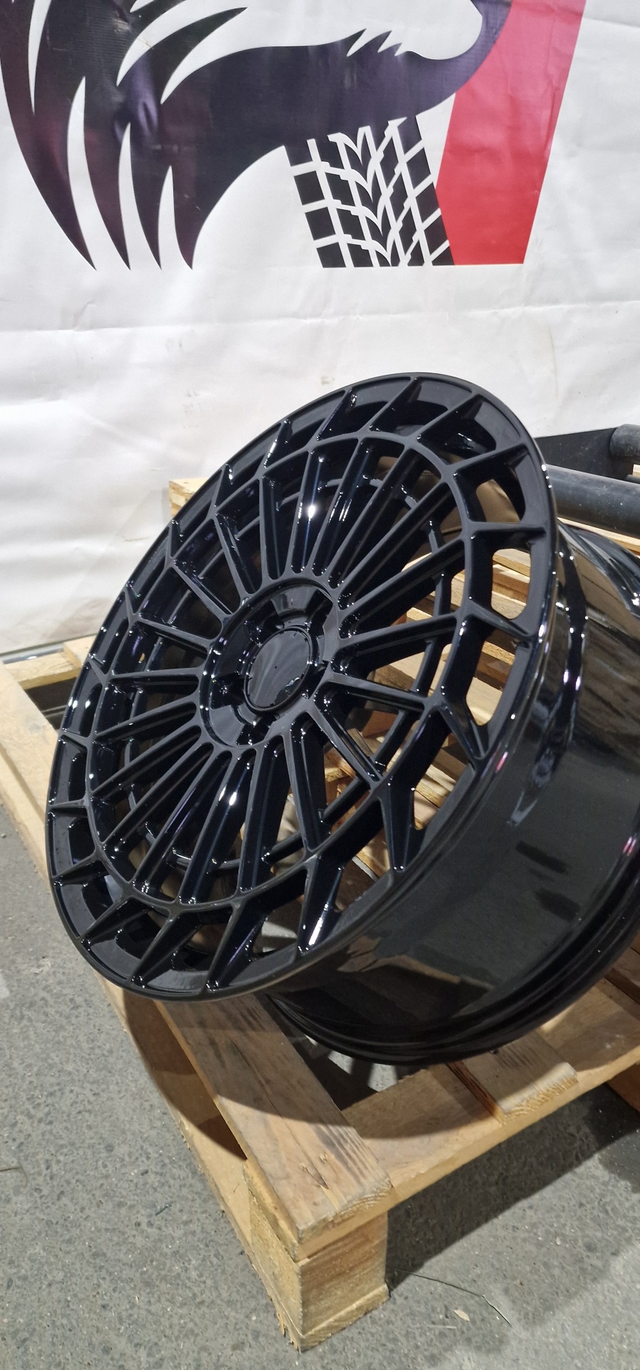 Auher FA780 8.5/9.5x20/5x112 D66.6 ET35 4 диска черный
