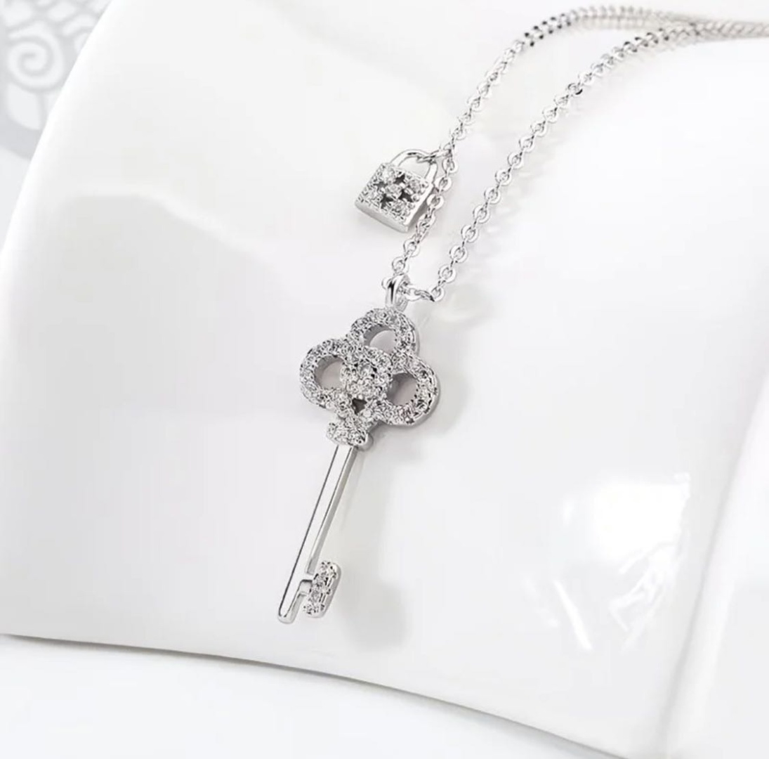 Колье Bellur Romantic Key Collection длина 45 см вес 3.35 г серебро, фианит