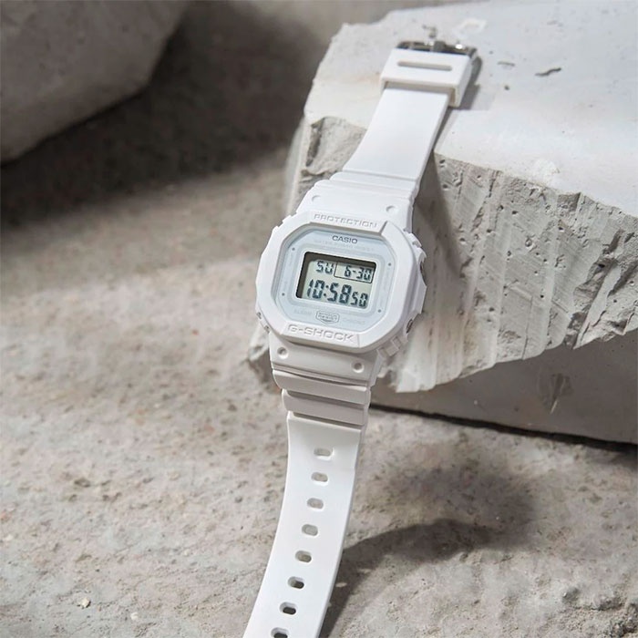 Кварцевые CASIO GMD-S5600BA-7DR полимерный пластик