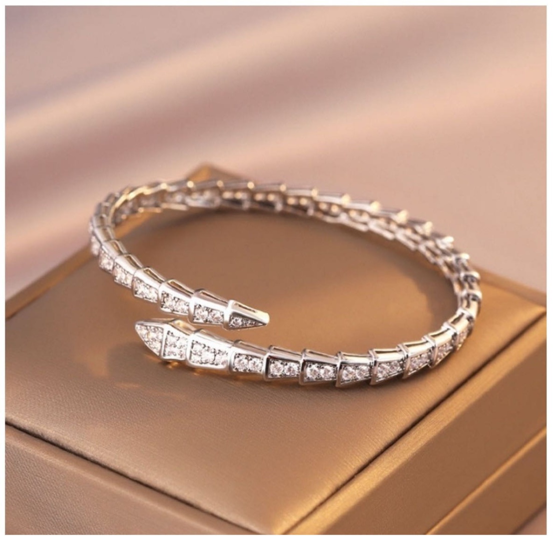 AFH Роскошный женский браслет длина 19 см, вес 18.5 г серебро, плетение отсутствует