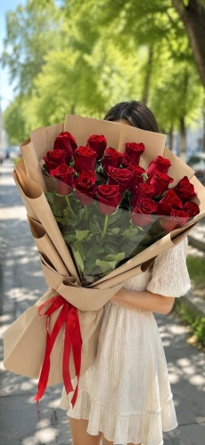 Floria.kz букет в оформлении роза 19 шт 70 см