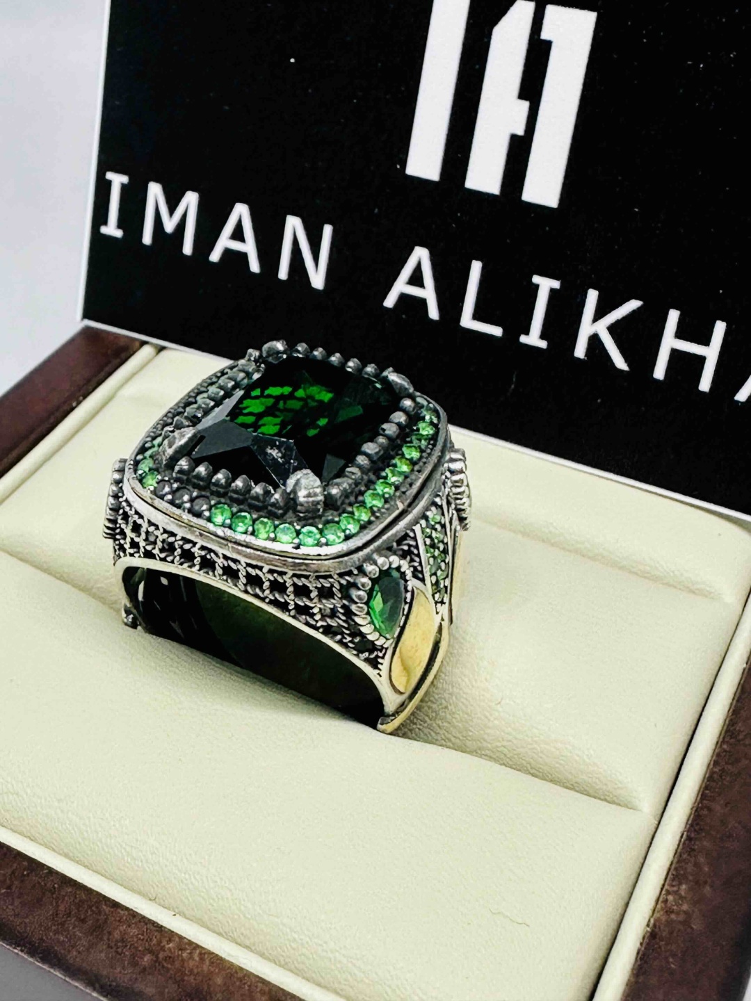 IMAN ALIKHAN Кольцо 925 размер 20.5 вес 14.28 г серебро, изумруд