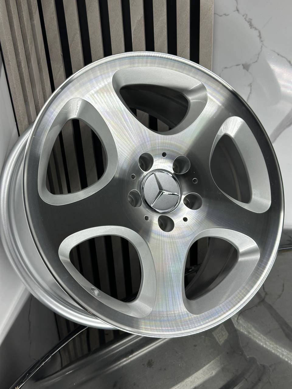Top Grade H7544 8x17/5x112 D66.6 ET37 4 диска серебристый