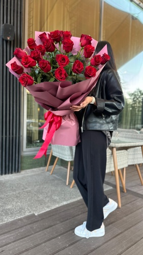 Rose моно-букет в оформлении роза 25 шт 100 см