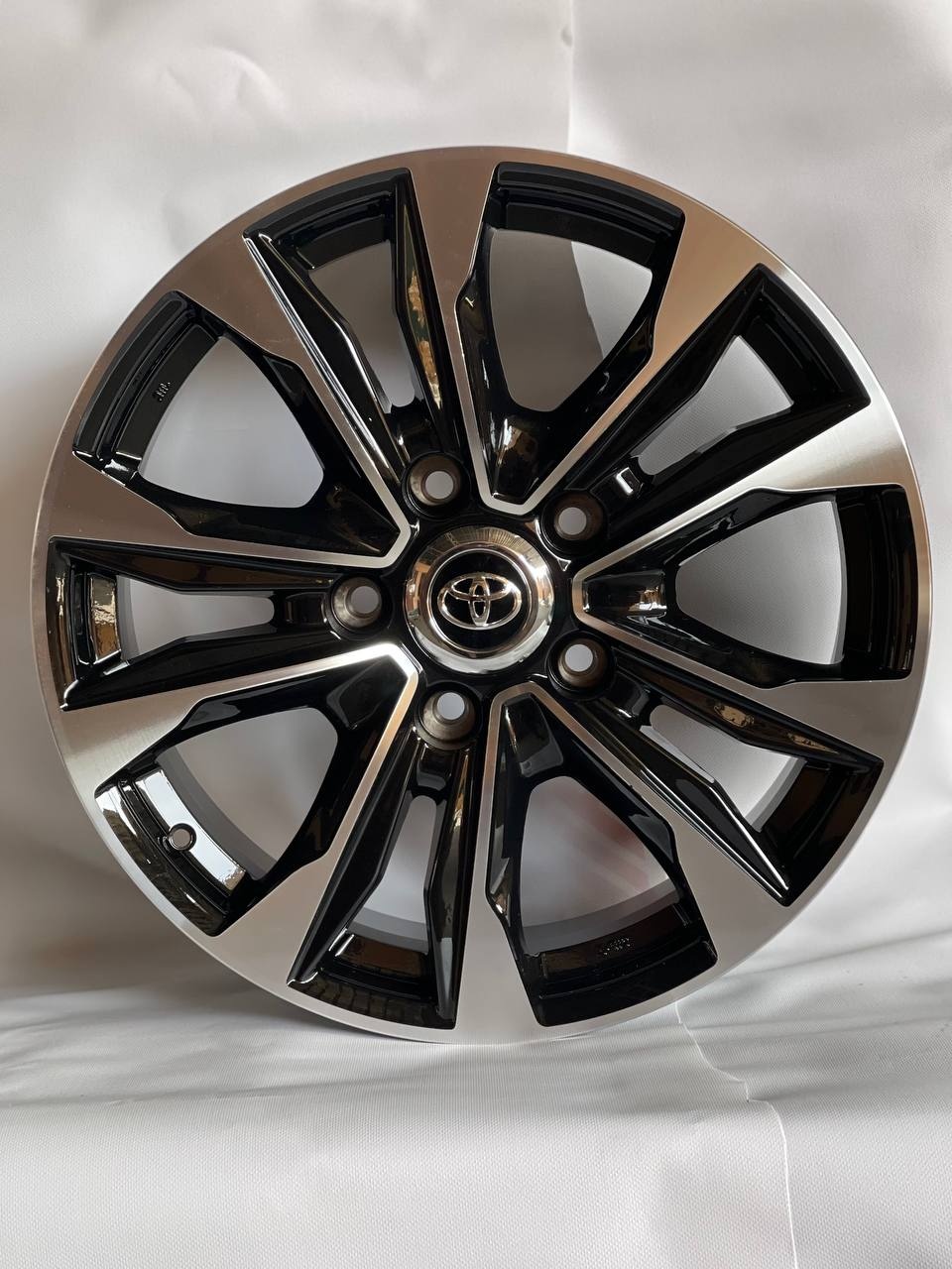 Top Grade land cruiser h869f 8.5x21/5x150 D110.1 ET45 4 диска серебристый, черный