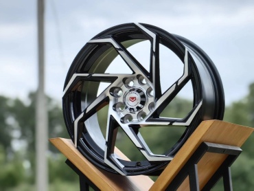 Vossen-155212_2 6.5x15/4x100/114.3 D73.1 ET35 4 диска черный, серебристый, графит