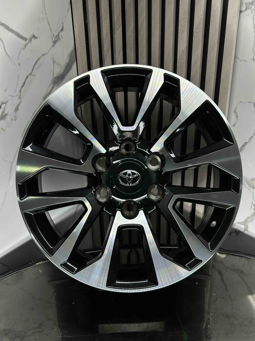 Toyota h887ff 8x18/6x139.7 D106.1 ET25 4 диска черный, серебристый