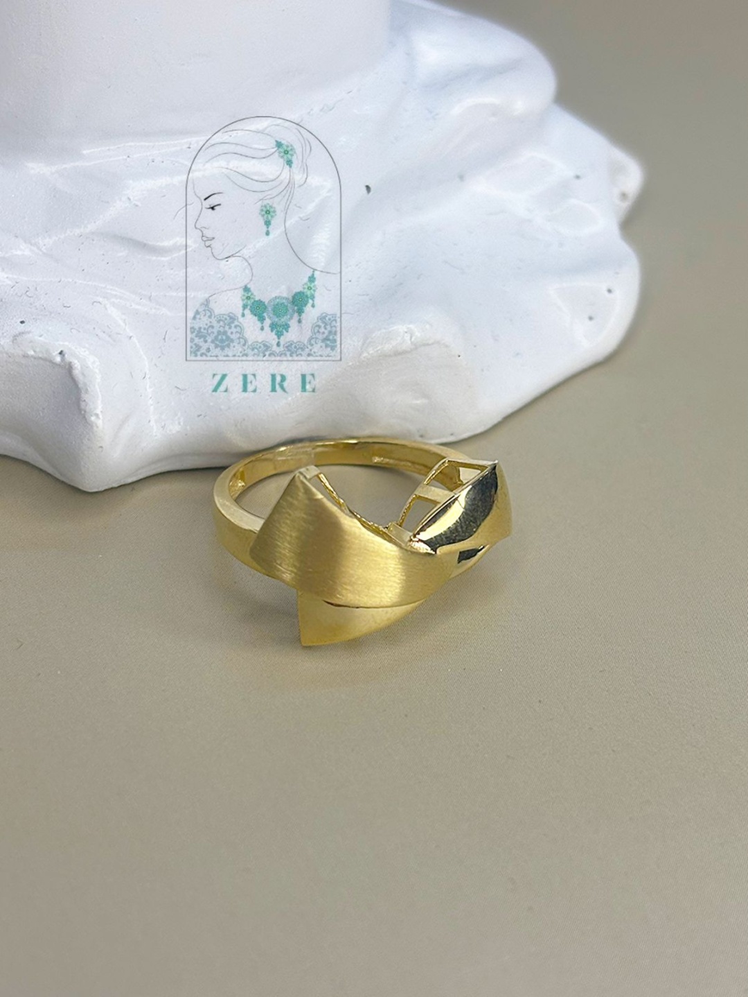 ZERE R8390 размер 17 вес 3.62 г золото, без вставок