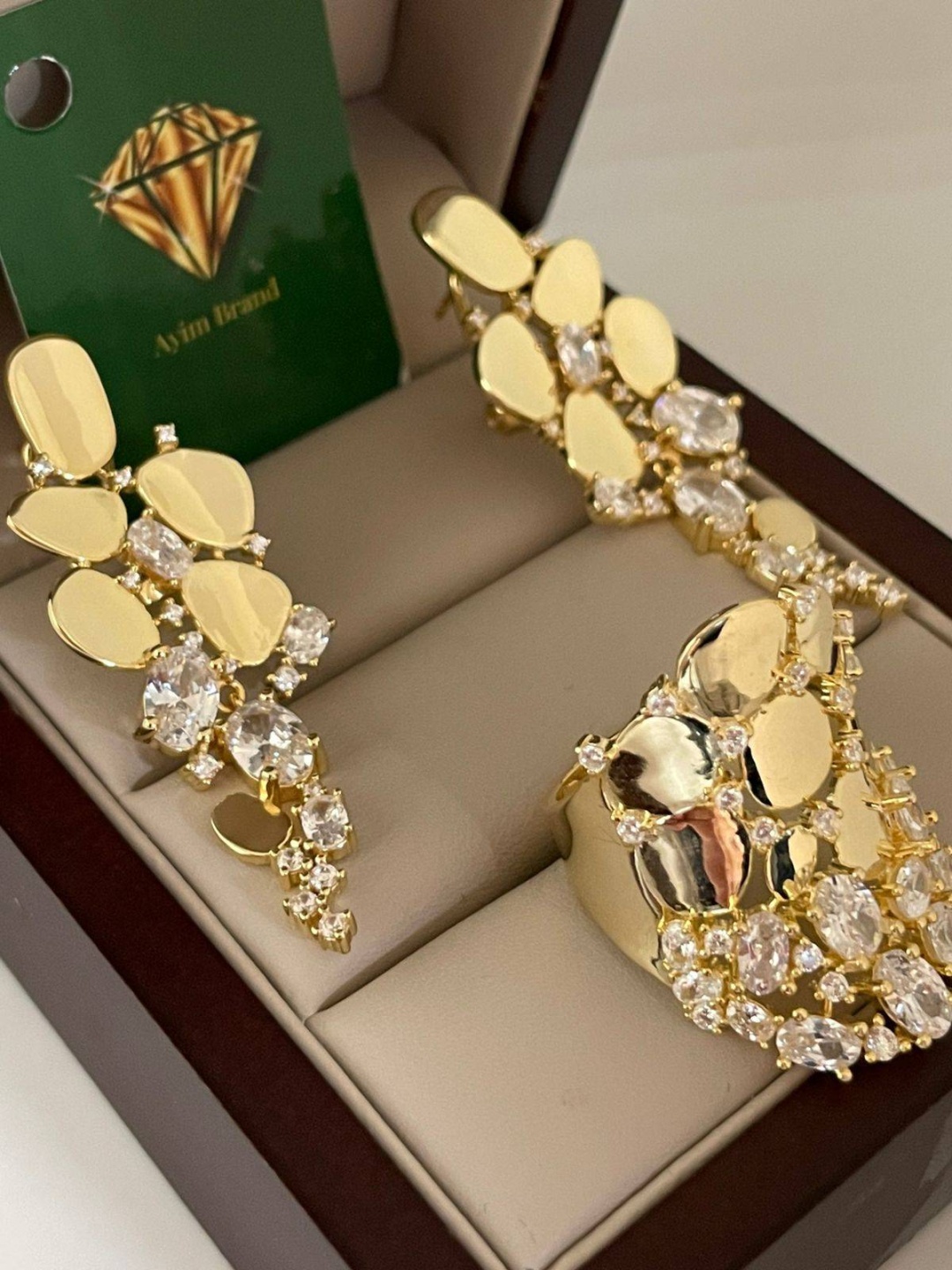 Ayim Brand 469810028 вес 32.9 г серебро, фианит