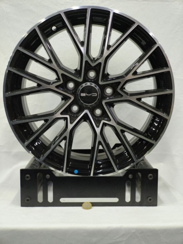 RNO 4638 7x17/5x114.3 D60.1 ET50 4 диска черный, серебристый