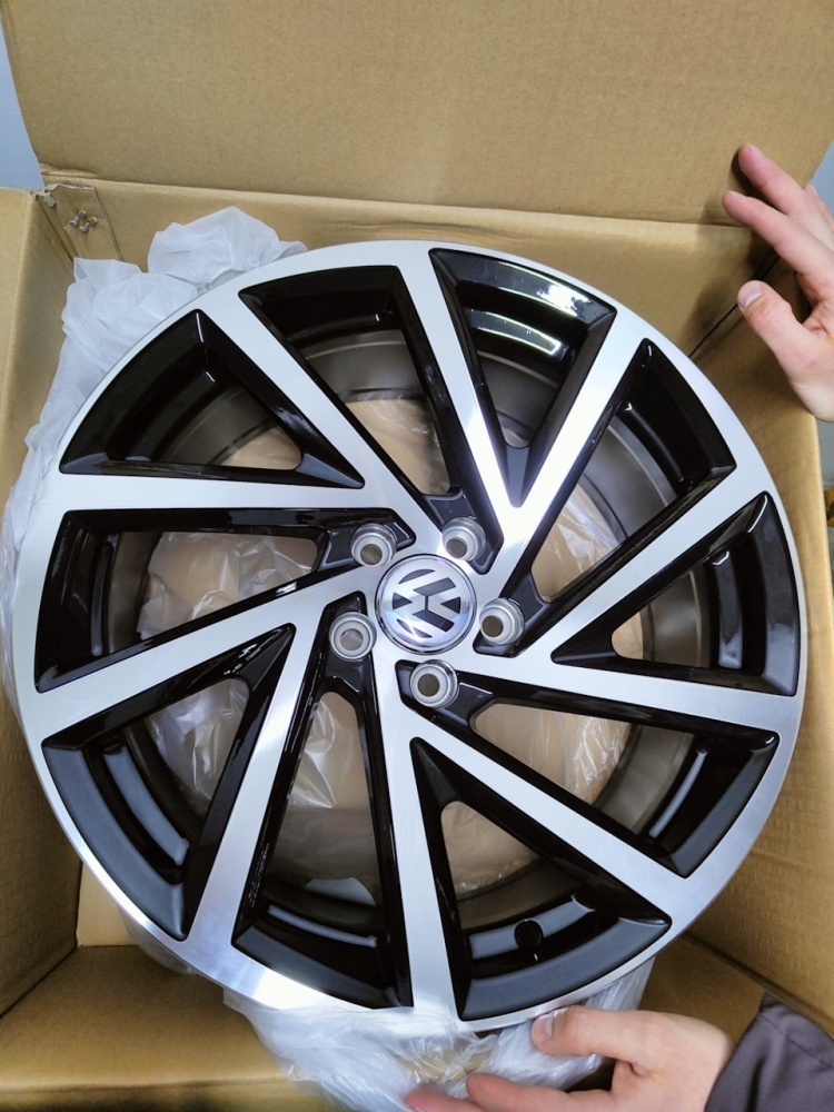Volkswagen polo 6.5x16/5x100 D57.1 ET40 4 диска черный, серебристый