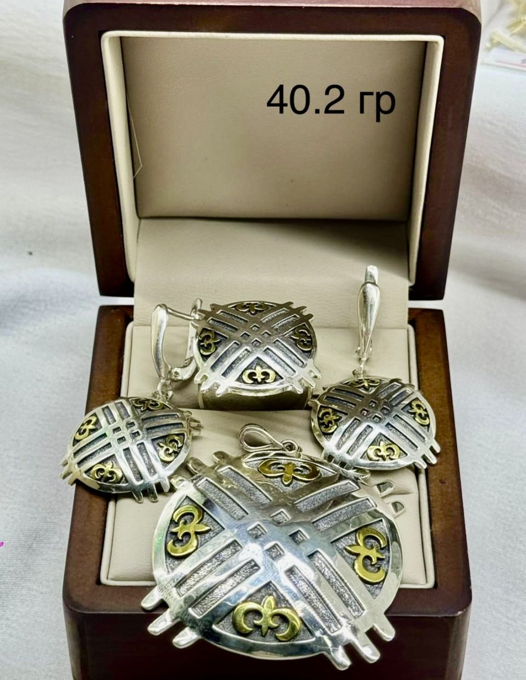 18 КАРАТ 877654 вес 40.2 г серебро, без вставок