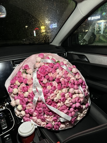Nuri Floral моно-букет в оформлении пионовидная роза, кустовая пионовидная роза 101 шт 70 см