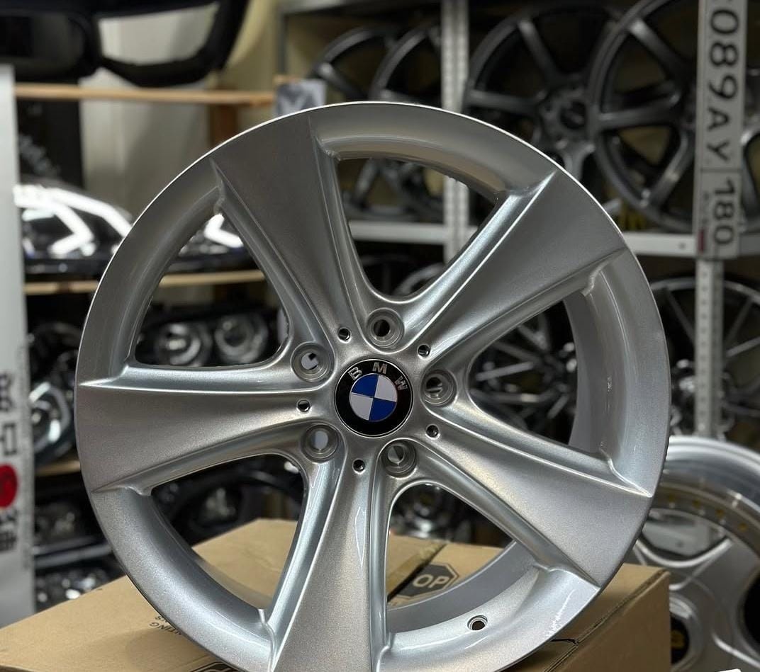Rainbow BMW 128 STYLE 8x17/5x120 D74.1 ET20 4 диска серебристый