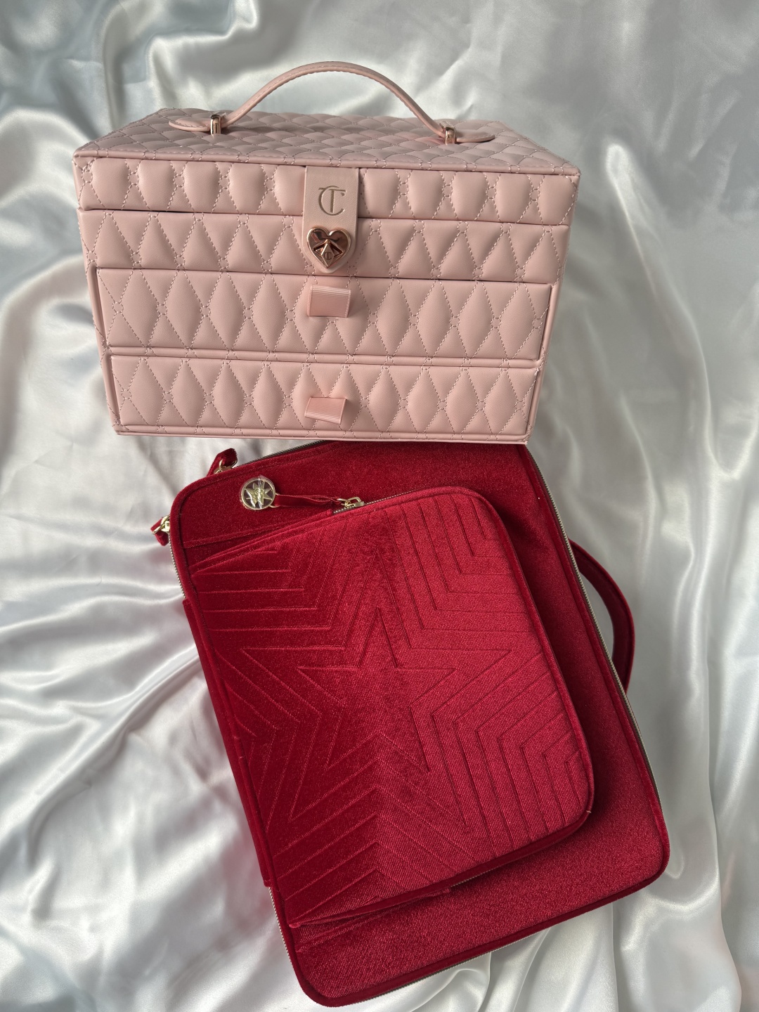 Charlotte Tilbury бьюти кейс текстиль, искусственная кожа, бархат