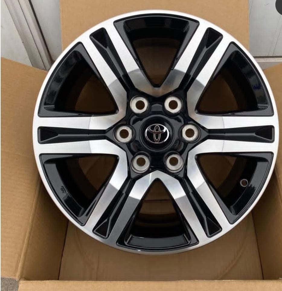 Rainbow Toyota 718 8x17/6x139.7 D106.1 ET30 4 диска черный, серебристый