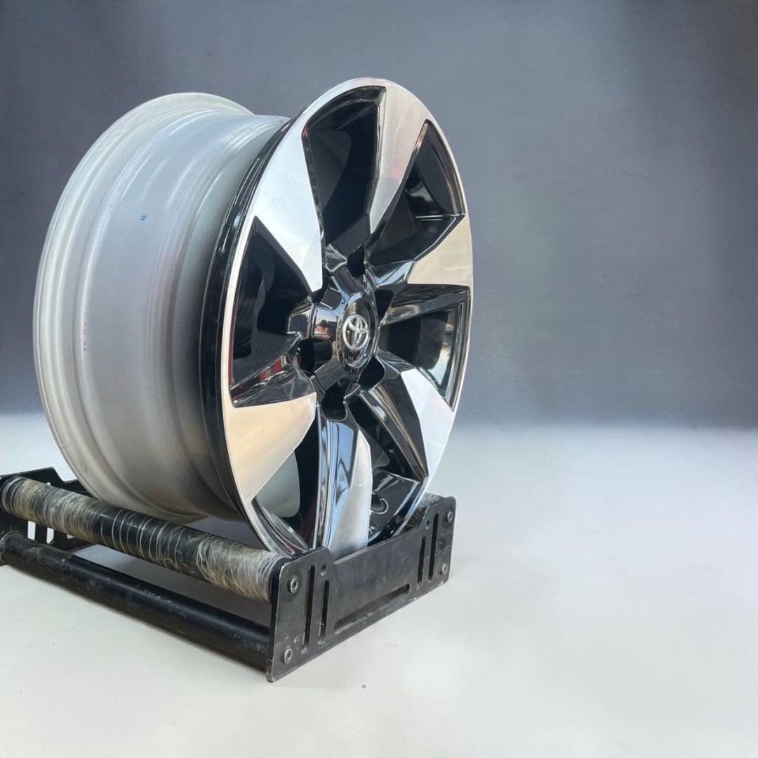 Top Grade IBR1037 7x17/6x139.7 D106.1 ET25 4 диска серебристый, черный