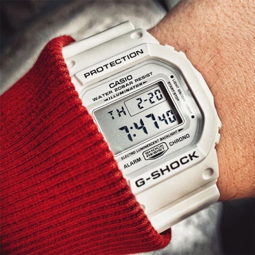 Кварцевые CASIO DW-5600MW-7DR полимерный пластик