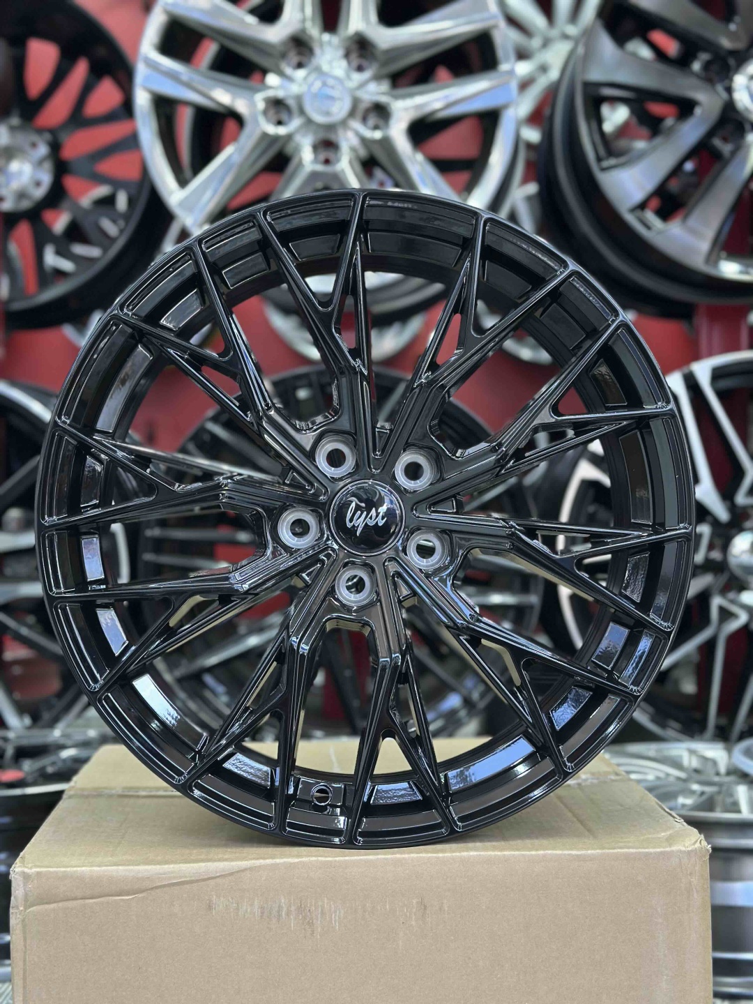 RNO Xf015 7.5x17/5x112 D66.6 ET35 4 диска черный