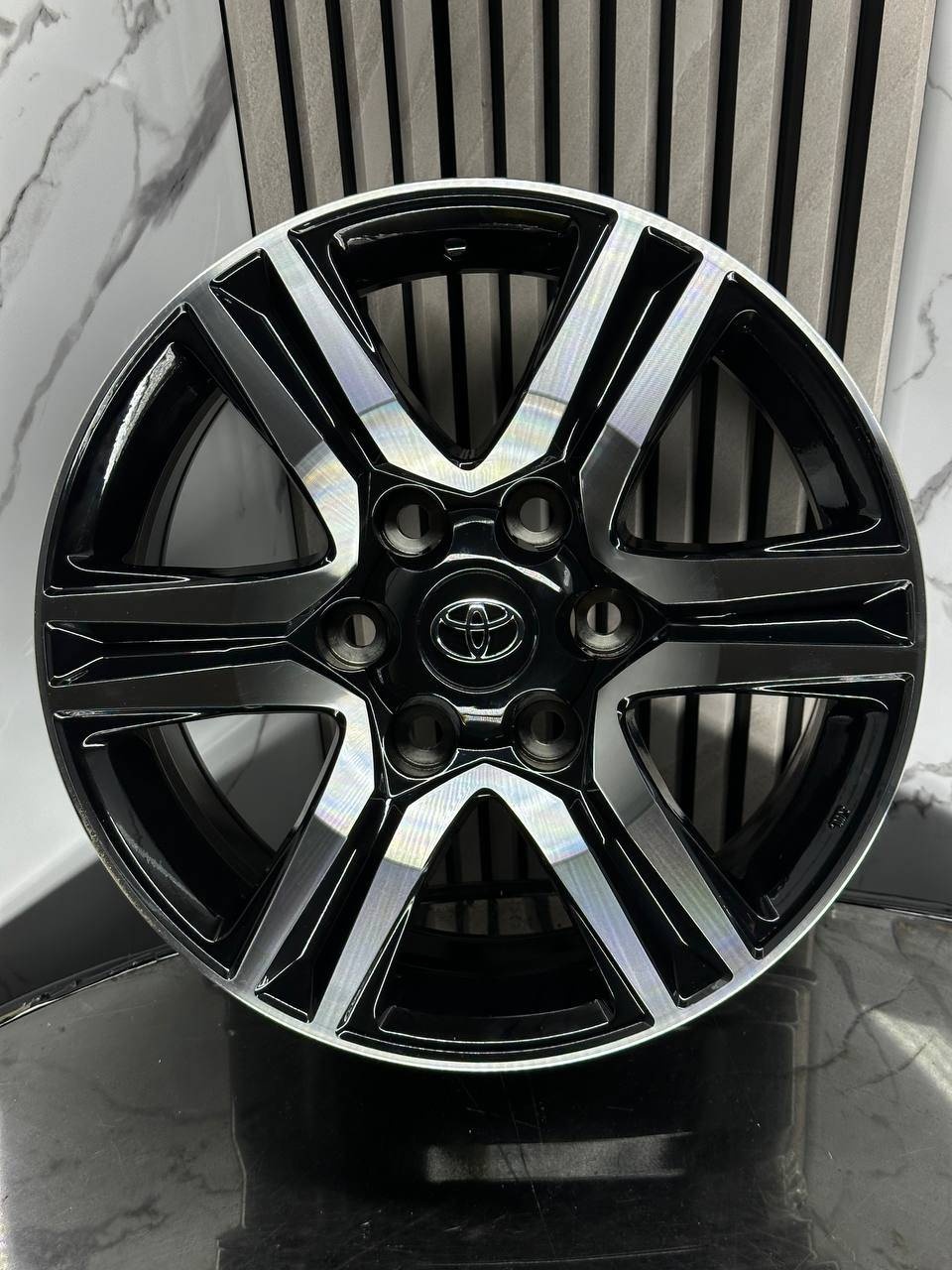 Top Grade Prado 4335 7.5x17/6x139.7 D106.1 ET25 4 диска черный, серебристый
