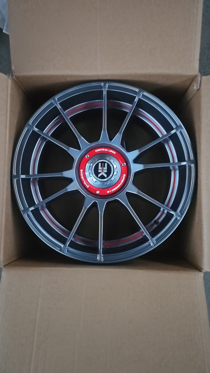 Fonyee 936157007G 7x15/4x100 D67.1 ET35 4 диска серебристый