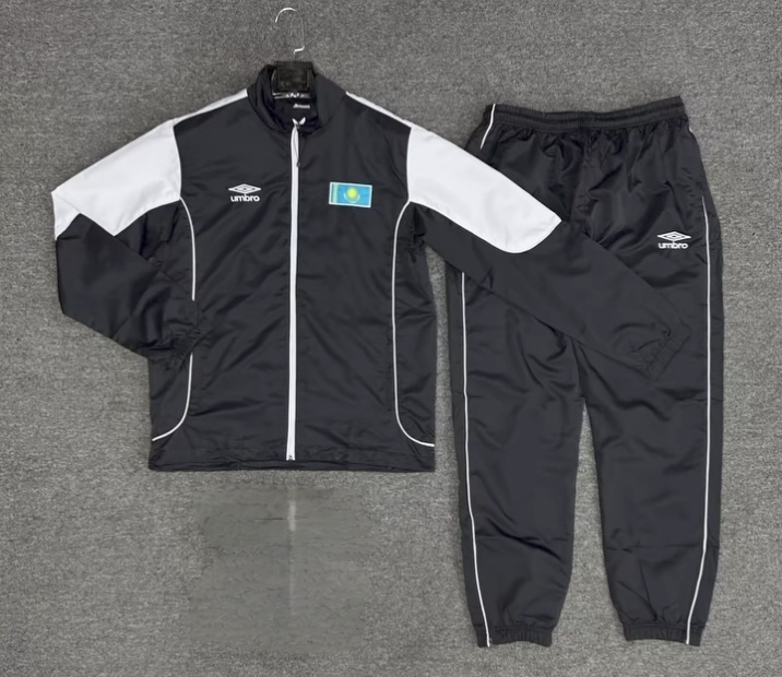 Спортивный костюм Umbro черный