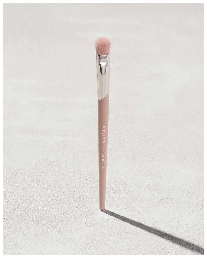 FENTY BEAUTY FENTYplush-eyeshadow-brush-240 1