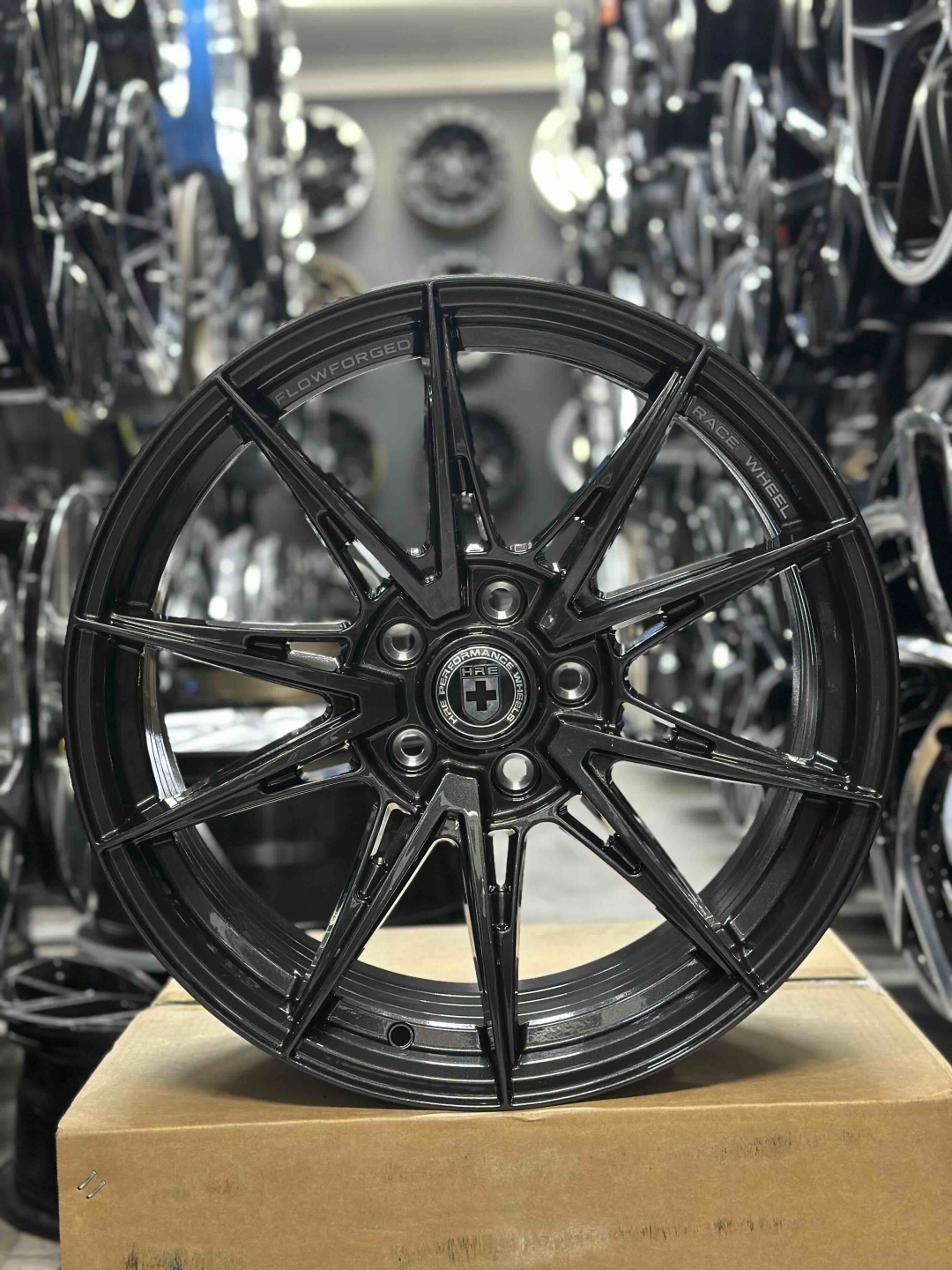 RNO 2074752 полу ковки облегченные 8x18/5x114.3 D67.1 ET35 4 диска графит