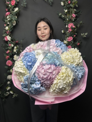 Bloomera Flowers моно-букет в оформлении гортензия 15 шт 60 см