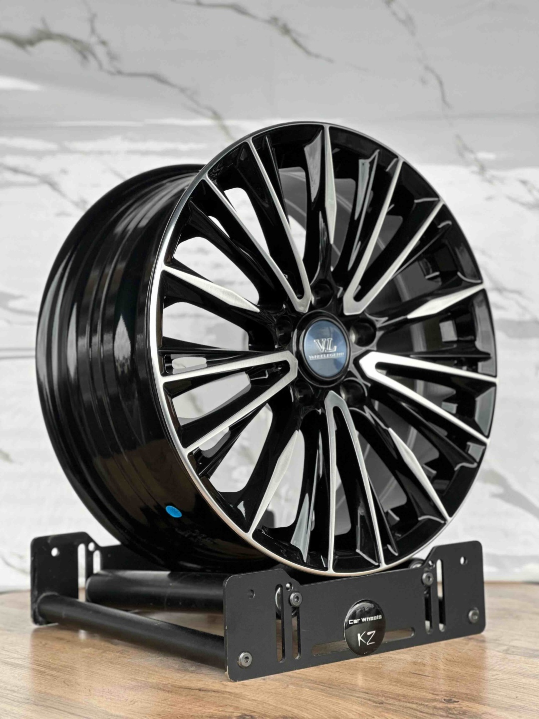 HRE ULF10 7.5x17/5x114.3 D73.1 ET38 4 диска черный, серебристый