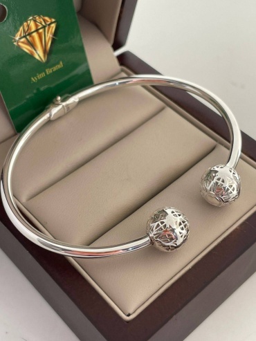Ayim Brand 301421615 длина 19 см, вес 9.14 г серебро, плетение отсутствует