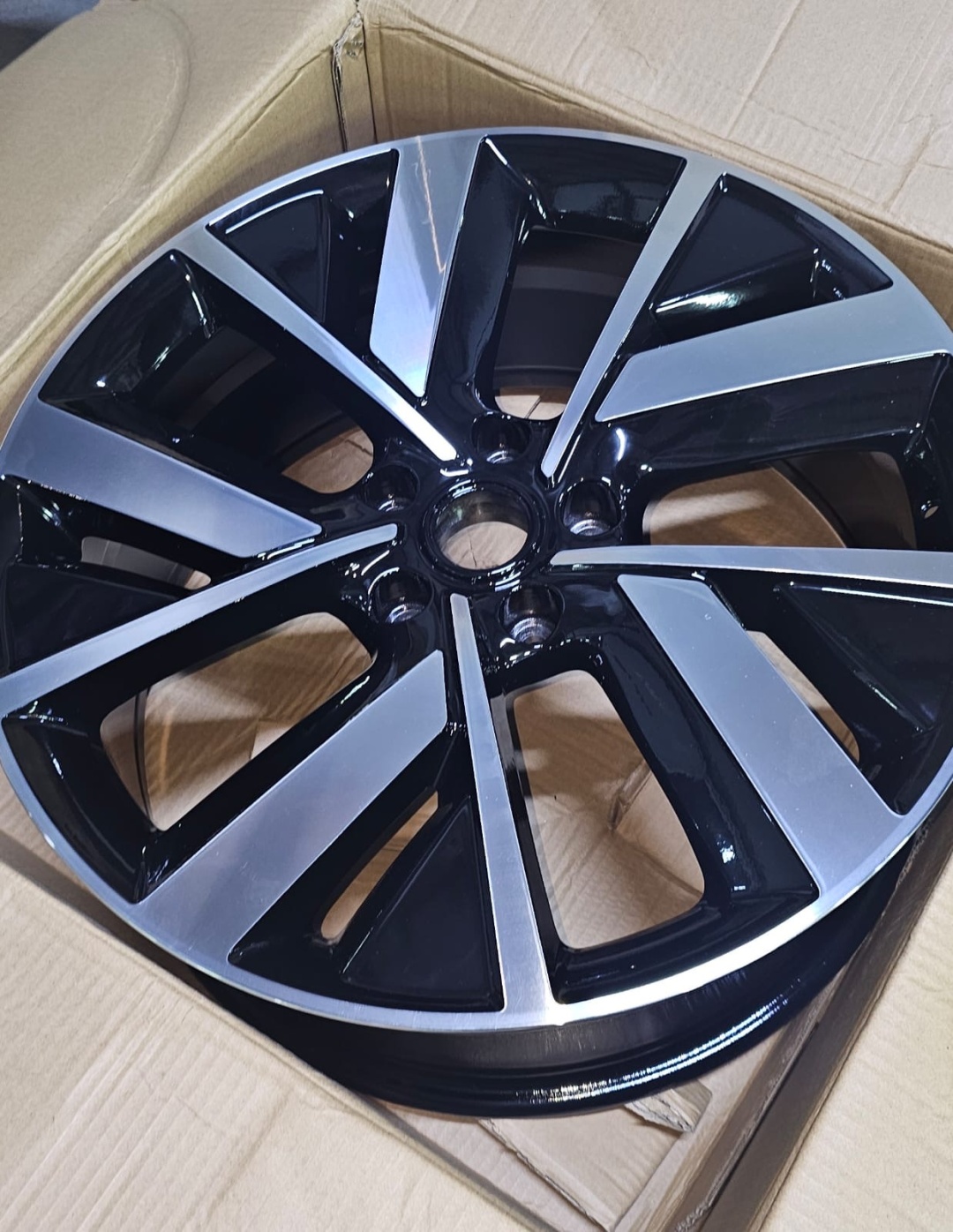 Flow form 8.5x20/5x120 D62.5 ET45 4 диска черный