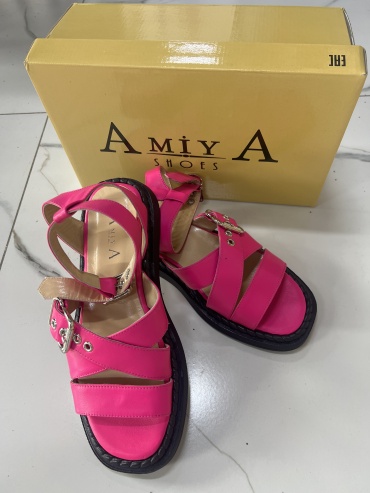 Сандалии Amiya розовый