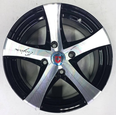 HRE HRE 004 7x15/4x114.3 D67.1 ET35 4 диска черный, серебристый