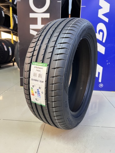 Triangle EffeXSport TH202 235/50 R19 103 W без шипов