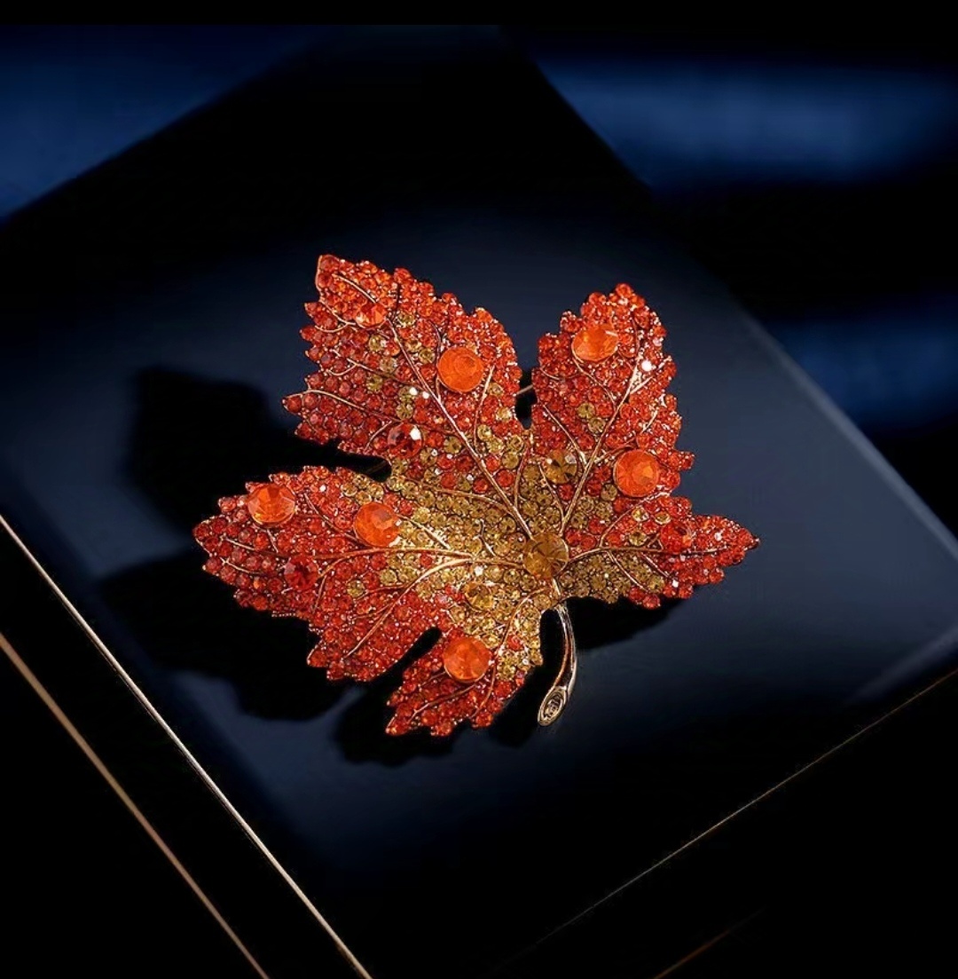 Брошь латунь, кристаллы Swarovski