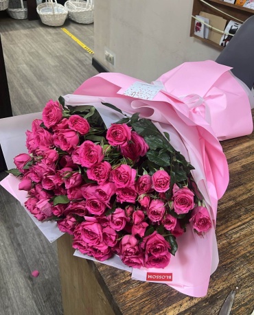 Blossom букет в оформлении роза, кустовая роза 11 шт 70 см