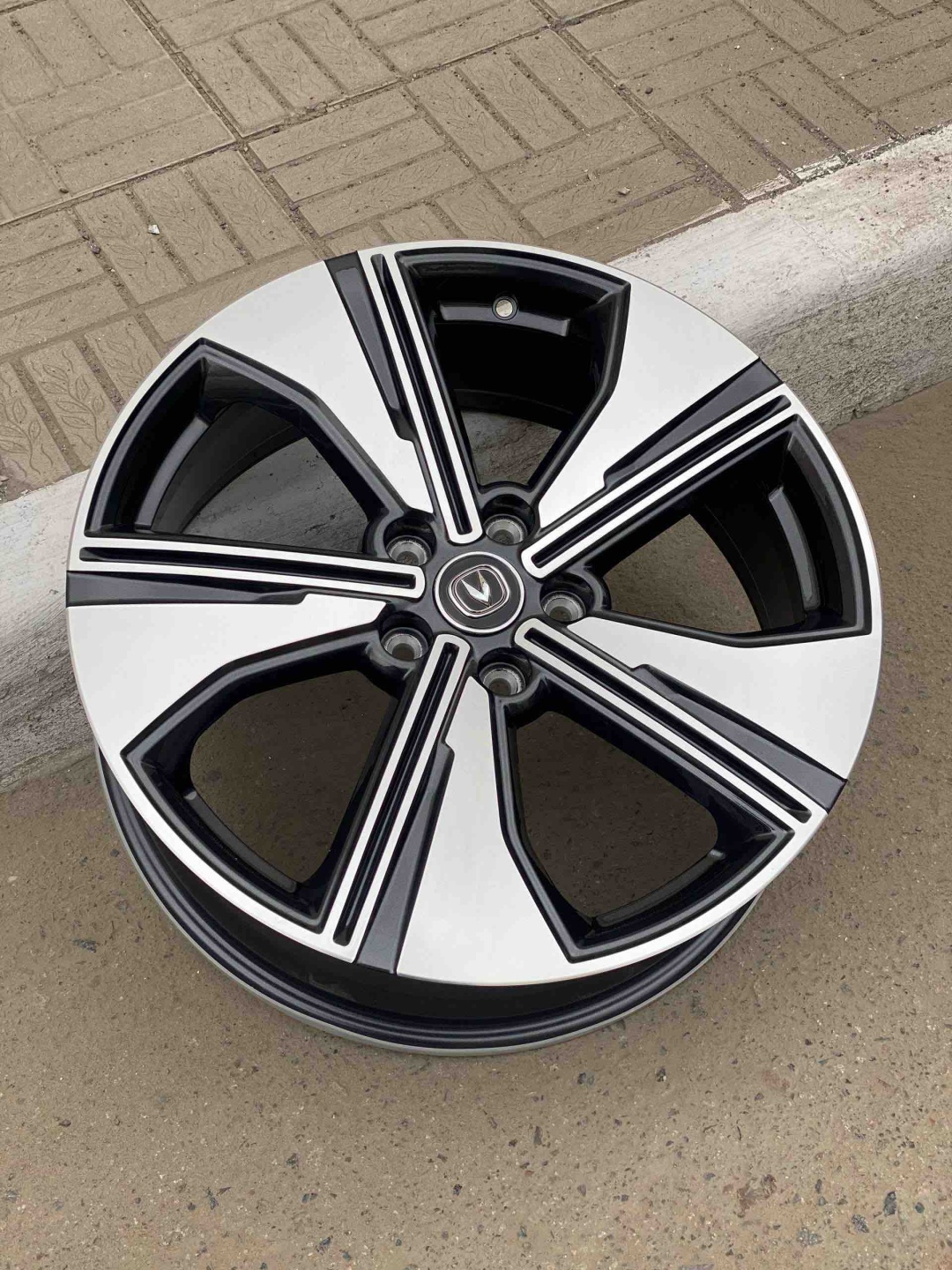 Changan JF5749 7x19/5x114.3 D60.1 ET42 4 диска черный, серебристый, серый