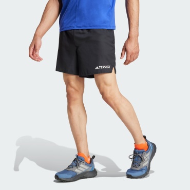 Спортивные шорты adidas черный