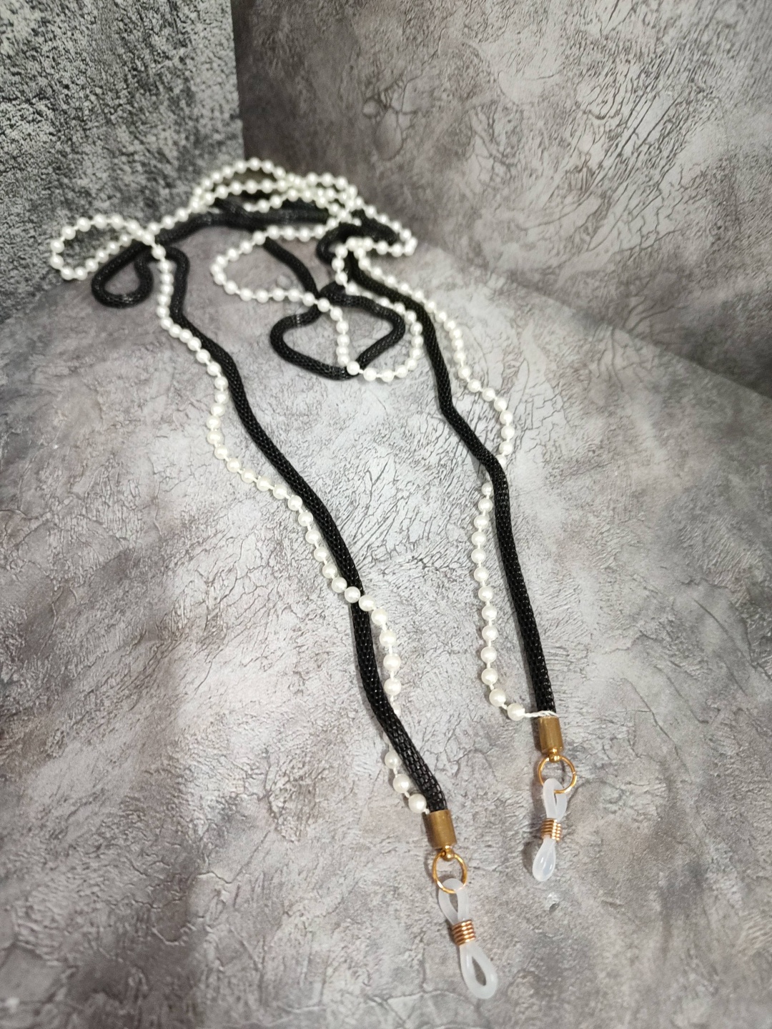Шнурок для очков Accessories черный, белый 105 см