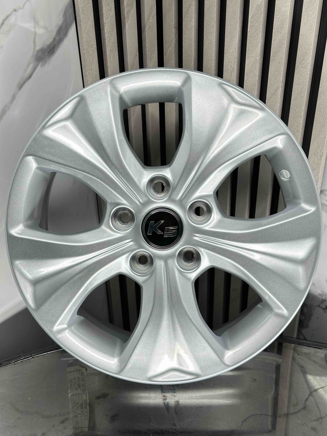 Hyundai 63638 6x16/5x114.3 D67.1 ET43 4 диска серебристый
