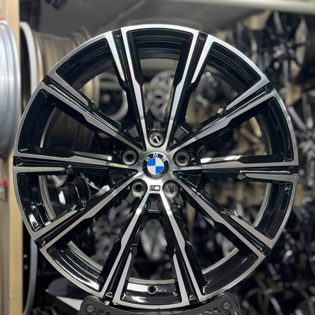 RNO BMW 2233 9/10.5x20/5x112 D66.56 ET35.4 4 диска черный, серебристый