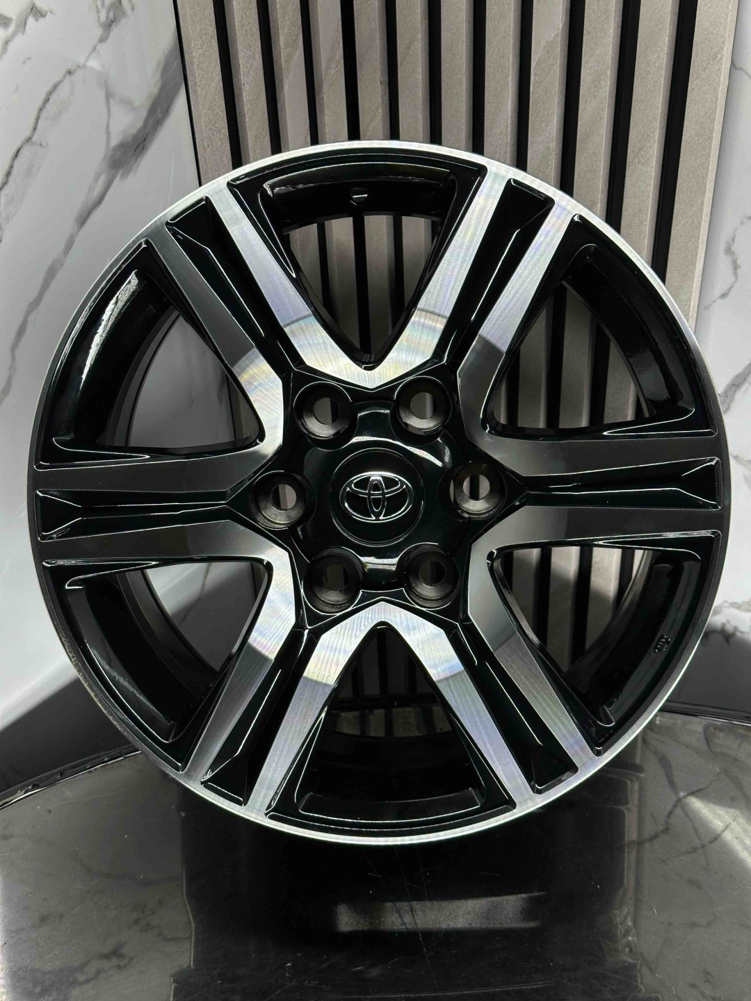 Top Grade H718a 7.5x17/6x139.7 D106.1 ET25 4 диска серебристый