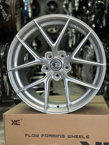Полу ковки flow forming 1316 8.5x18/5x112 D66.6 ET40 4 диска серебристый