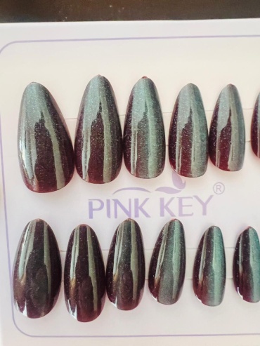 Pink Key накладные ногти Cat Eyes PK2412-2 Тон 11: глубокий бордово-черный с металлическим зеленоватым переливом 12 шт